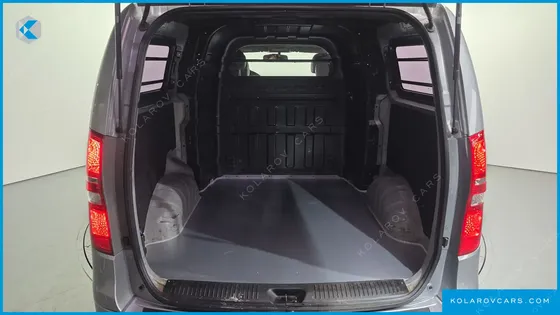 HYUNDAI STAREX 5-SEATER VAN