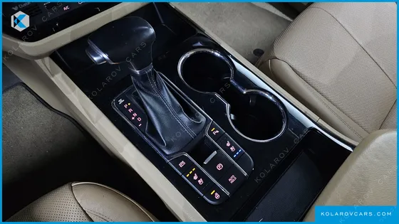 KIA CARNIVAL 7-SEATER LIMOUSINE