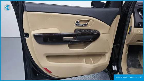 KIA CARNIVAL 7-SEATER LIMOUSINE