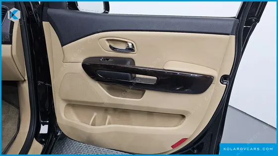 KIA CARNIVAL 7-SEATER LIMOUSINE