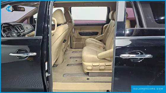 KIA CARNIVAL 7-SEATER LIMOUSINE