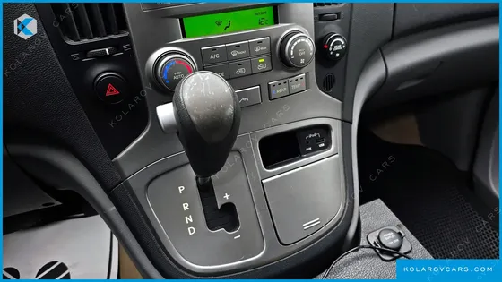 HYUNDAI STAREX 11-SEATER WAGON