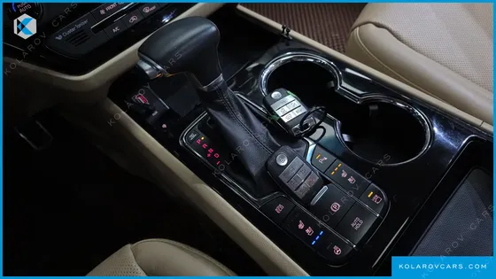 KIA CARNIVAL 9-SEATER NOBLESSE SPECIAL