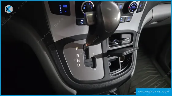 HYUNDAI STAREX 12-SEATER WAGON