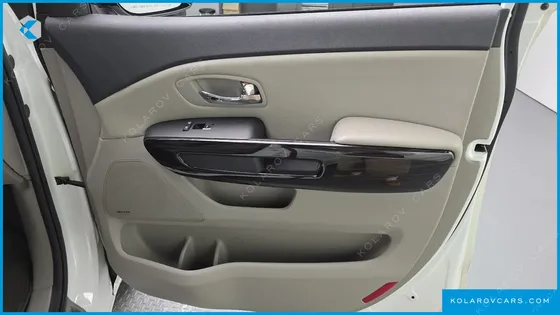 KIA CARNIVAL 9-SEATER NOBLESSE SPECIAL