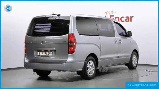 HYUNDAI STAREX 5-SEATER VAN