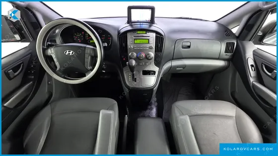 HYUNDAI STAREX 5-SEATER VAN