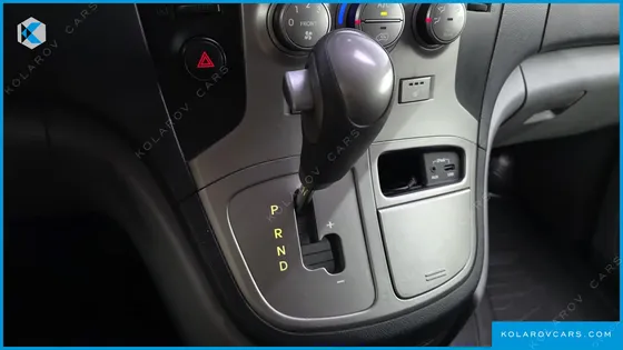 HYUNDAI STAREX 5-SEATER VAN