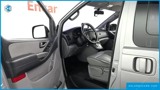 HYUNDAI STAREX 5-SEATER VAN