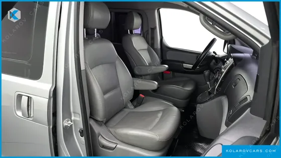 HYUNDAI STAREX 5-SEATER VAN