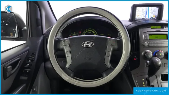 HYUNDAI STAREX 5-SEATER VAN