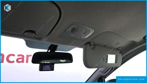 HYUNDAI STAREX 5-SEATER VAN