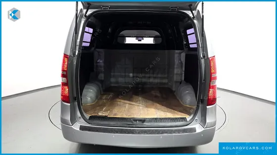HYUNDAI STAREX 5-SEATER VAN