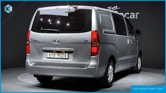 HYUNDAI STAREX 5-SEATER VAN