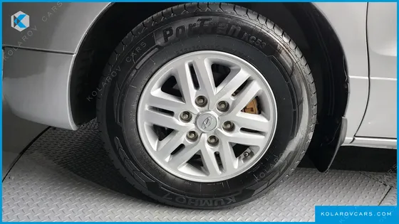 HYUNDAI STAREX 5-SEATER VAN