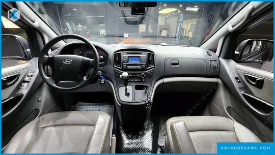 HYUNDAI STAREX 5-SEATER VAN