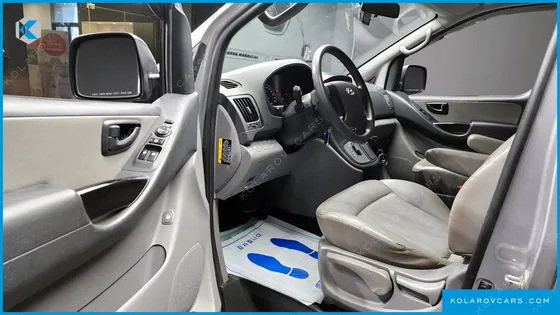 HYUNDAI STAREX 5-SEATER VAN