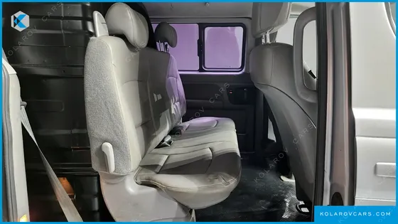 HYUNDAI STAREX 5-SEATER VAN