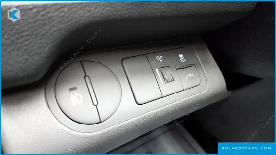 HYUNDAI STAREX 5-SEATER VAN