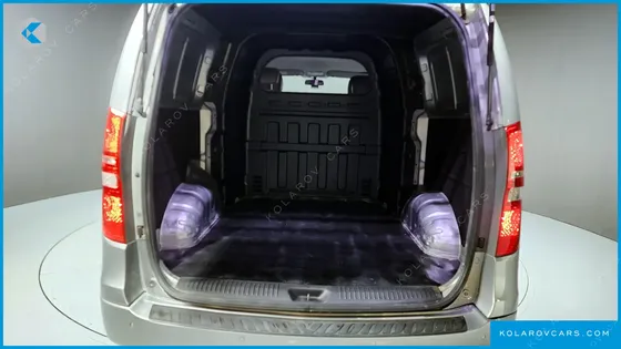 HYUNDAI STAREX 5-SEATER VAN