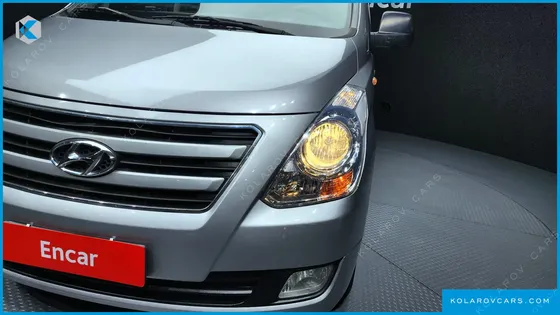 HYUNDAI STAREX 5-SEATER VAN