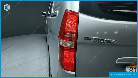 HYUNDAI STAREX 5-SEATER VAN