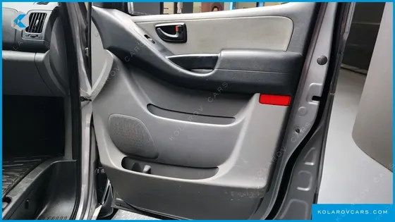 HYUNDAI STAREX 5-SEATER VAN