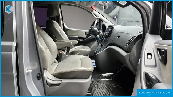 HYUNDAI STAREX 5-SEATER VAN