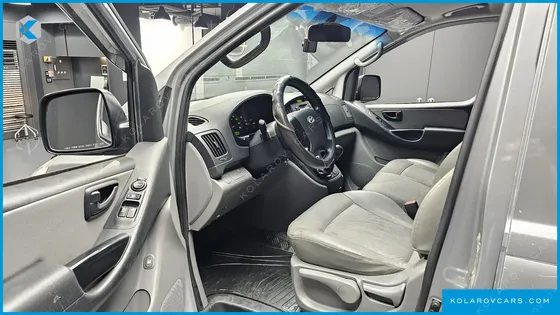 HYUNDAI STAREX 12-SEATER WAGON