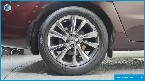 KIA CARNIVAL GASOLINE 9-SEATER NOBLESSE