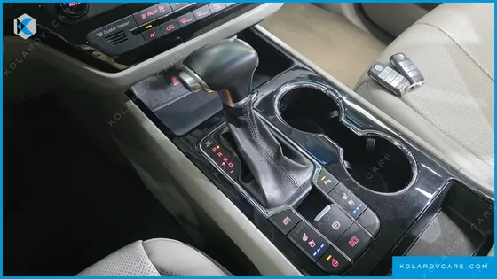 KIA CARNIVAL GASOLINE 9-SEATER NOBLESSE