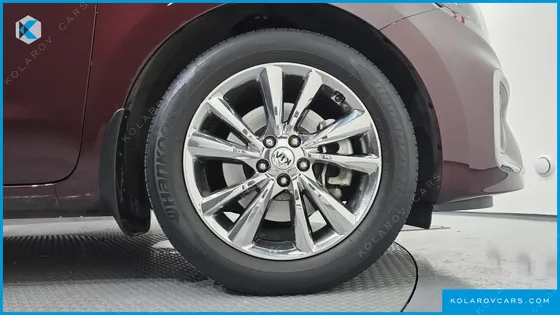 KIA CARNIVAL GASOLINE 9-SEATER NOBLESSE