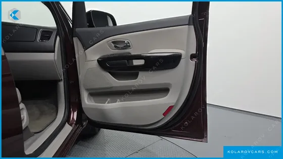 KIA CARNIVAL GASOLINE 9-SEATER NOBLESSE