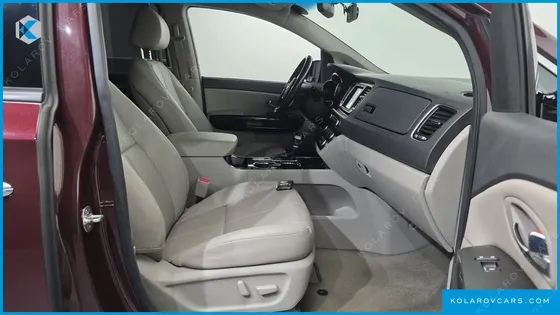 KIA CARNIVAL GASOLINE 9-SEATER NOBLESSE