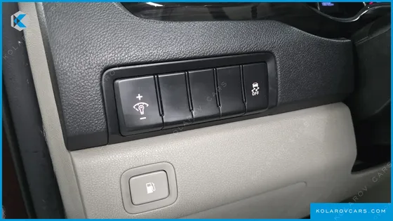 KIA CARNIVAL GASOLINE 9-SEATER NOBLESSE