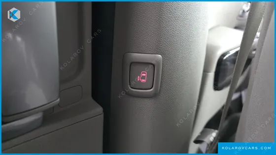 KIA CARNIVAL GASOLINE 9-SEATER NOBLESSE