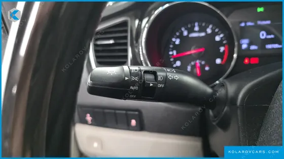 KIA CARNIVAL GASOLINE 9-SEATER NOBLESSE