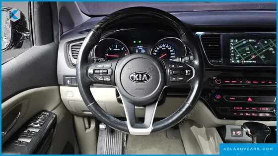 KIA CARNIVAL 9-SEATER PRSTIGE