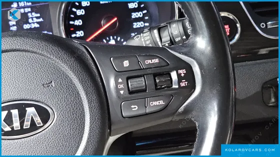 KIA CARNIVAL 9-SEATER PRSTIGE
