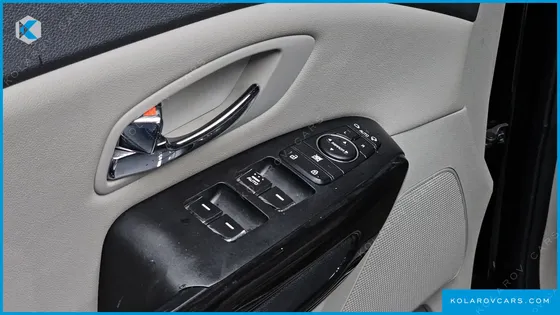 KIA CARNIVAL 9-SEATER PRSTIGE