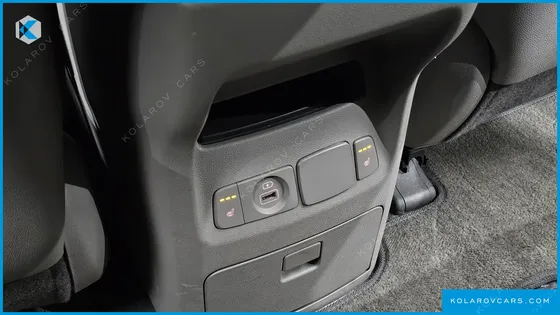 KIA CARNIVAL 9-SEATER PRSTIGE