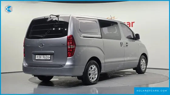 HYUNDAI STAREX 5-SEATER VAN