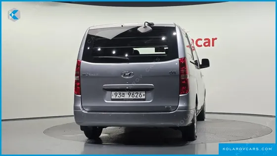 HYUNDAI STAREX 5-SEATER VAN