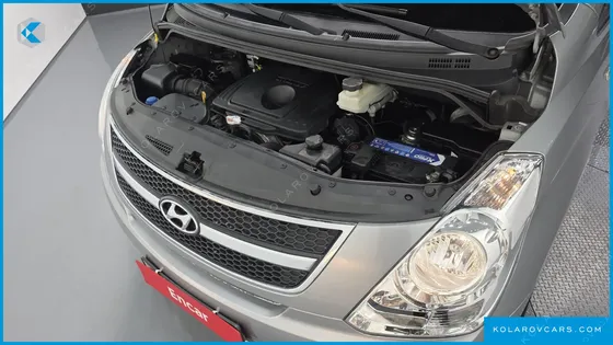 HYUNDAI STAREX 5-SEATER VAN