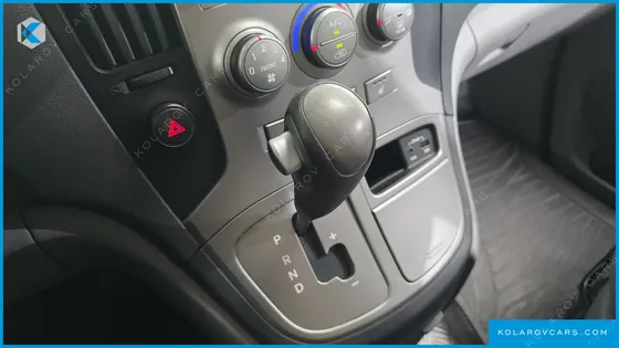 HYUNDAI STAREX 5-SEATER VAN