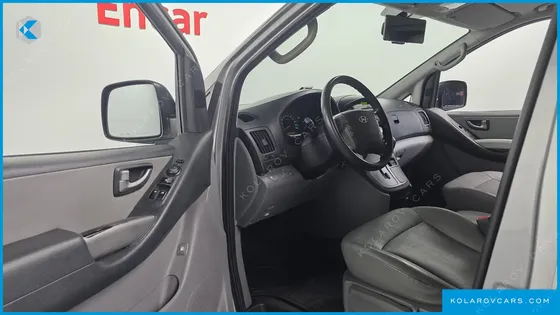 HYUNDAI STAREX 5-SEATER VAN