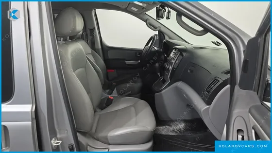 HYUNDAI STAREX 5-SEATER VAN