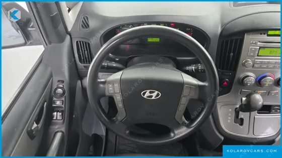 HYUNDAI STAREX 5-SEATER VAN