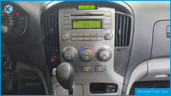 HYUNDAI STAREX 5-SEATER VAN