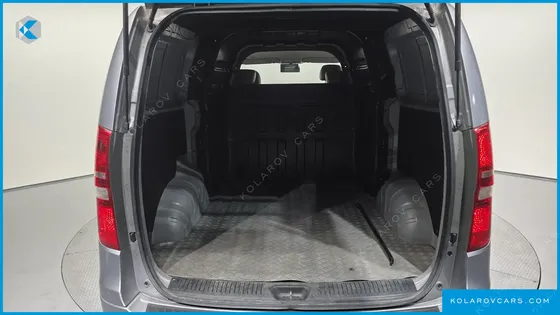 HYUNDAI STAREX 5-SEATER VAN